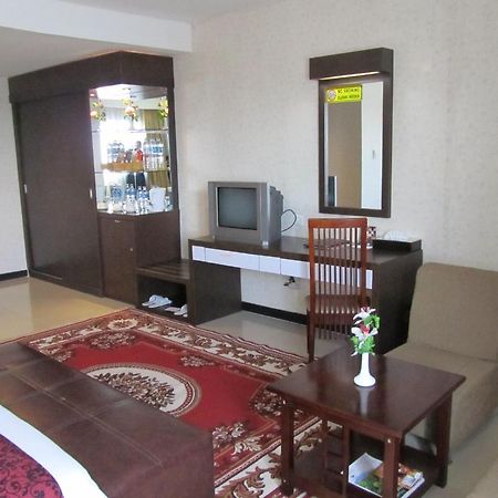 Antares Hotel Medan Kültér fotó