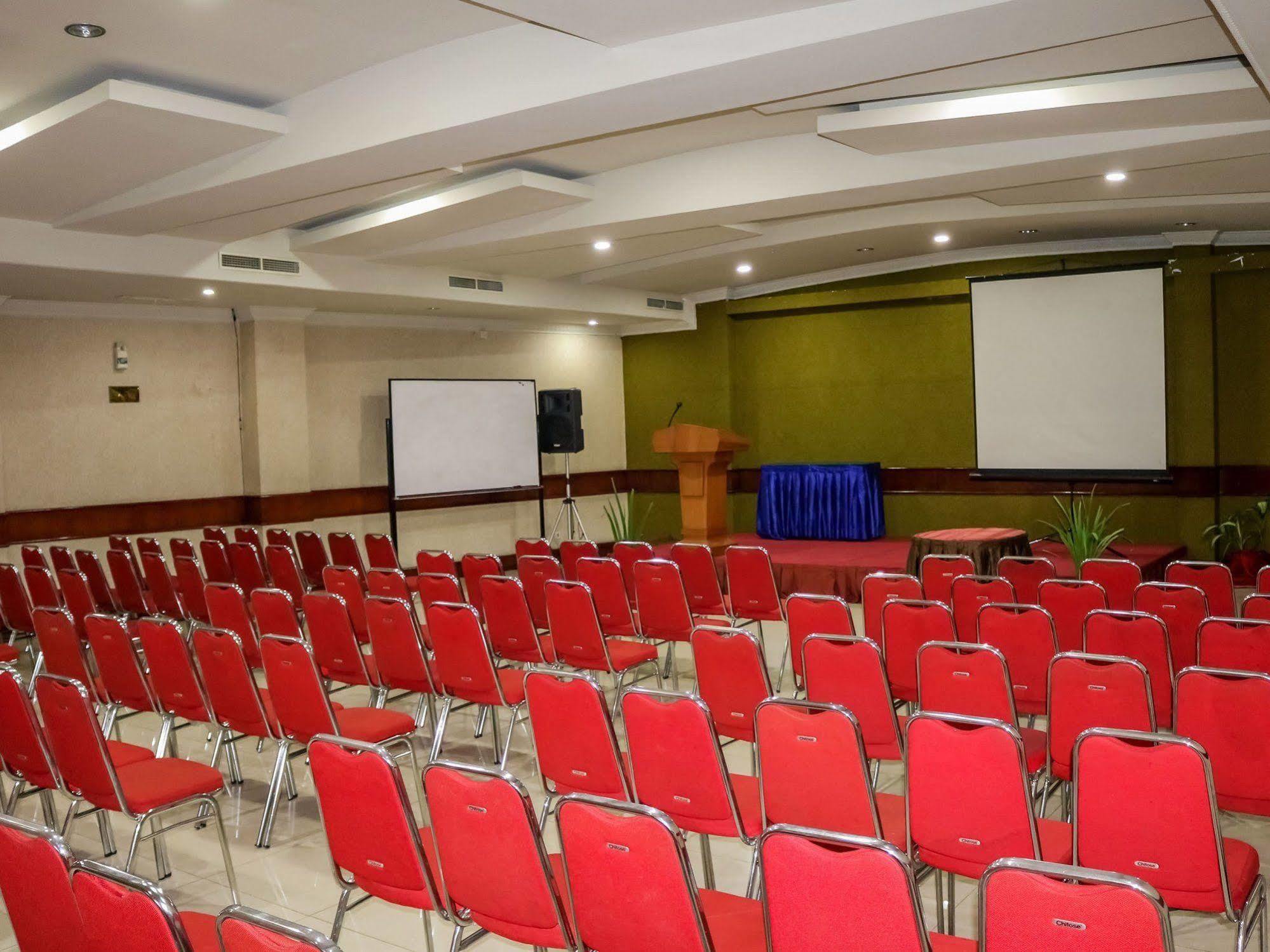 Antares Hotel Medan Kültér fotó